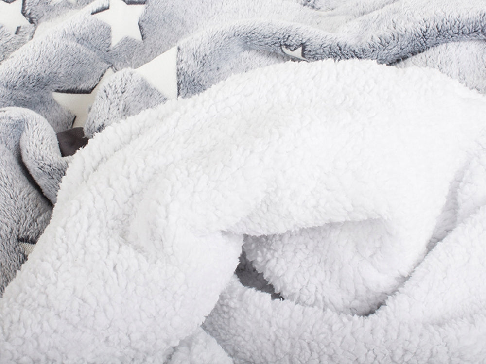 Rūtains džemperis ar mirdzošām zvaigznēm pelēkā krāsā 